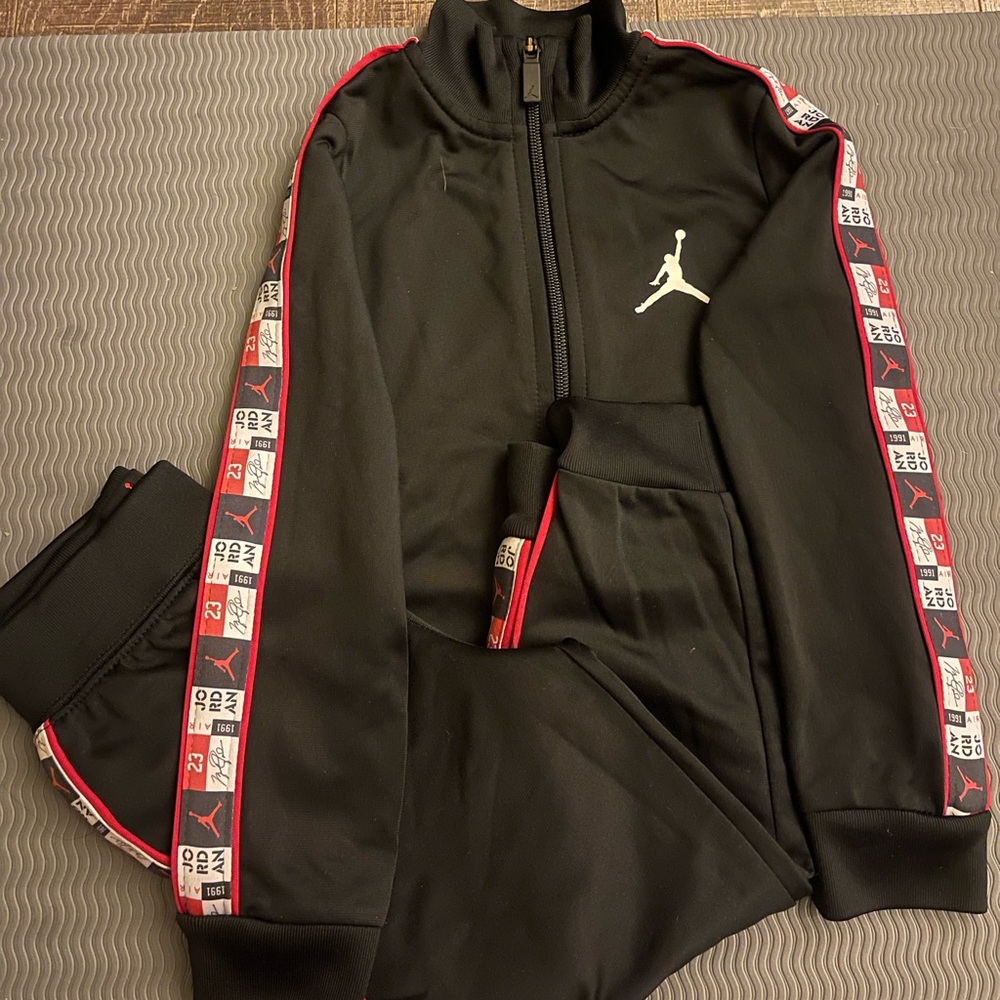 Jordan set - Picture 2 of 2